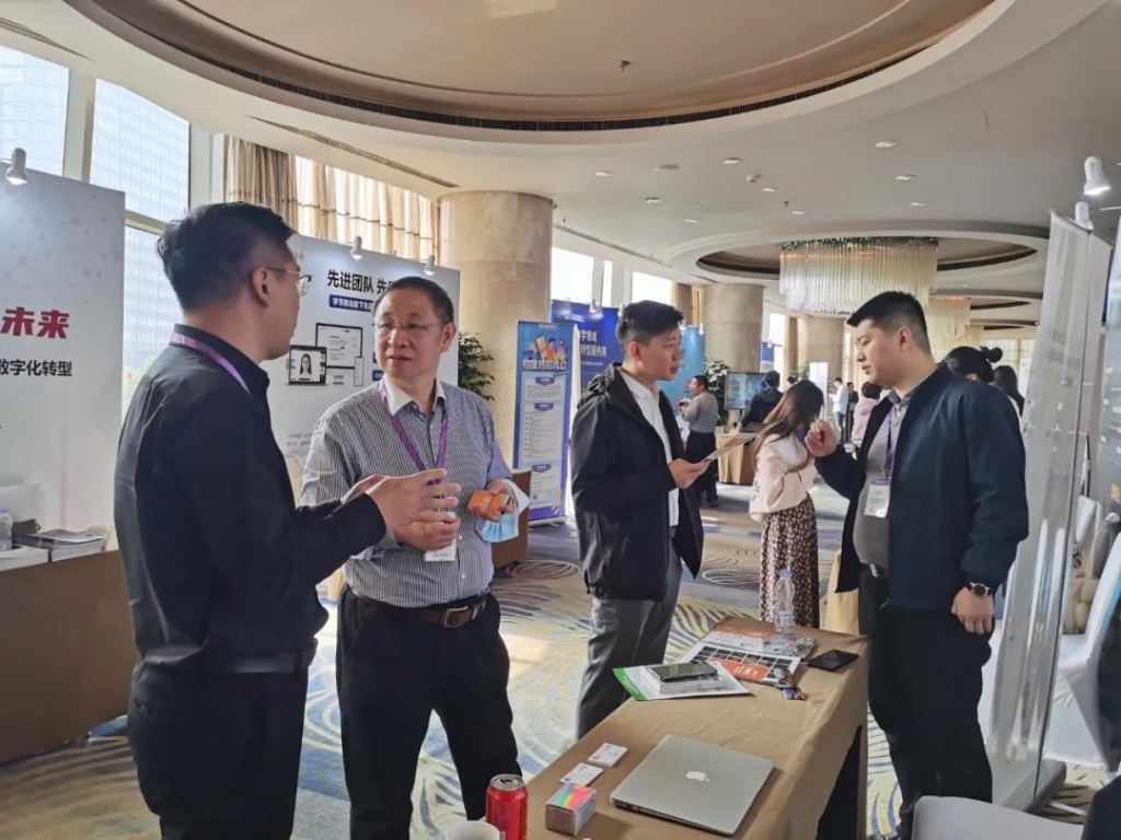 1635124273121057639.jpg 捷瑞数字携bbin宝盈云平台隆重亮相上海医药数字化转型论坛