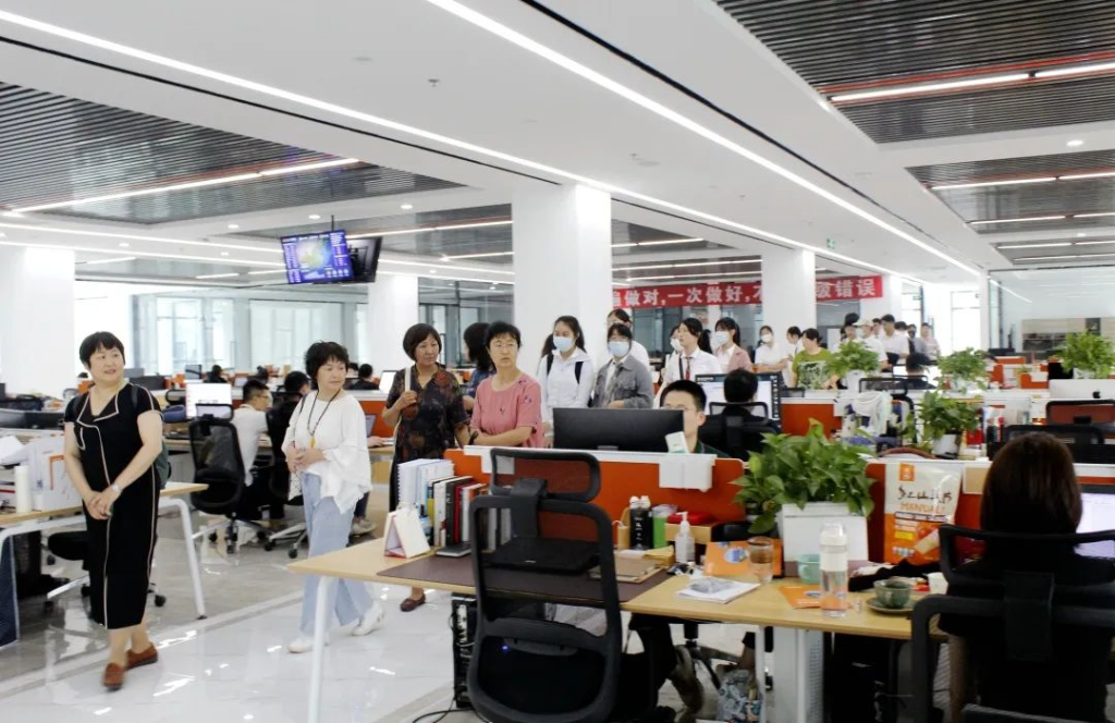 ��̨һ�й��ʲ�ʦ�����ý������ֲι�ѧϰ