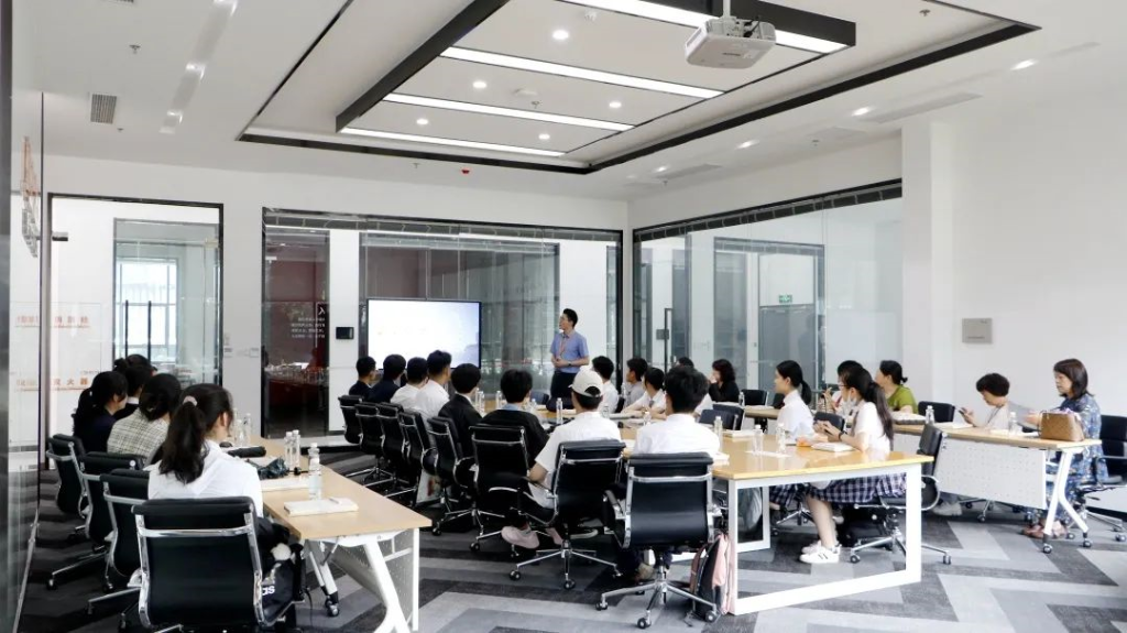 ��̨һ�й��ʲ�ʦ�����ý������ֲι�ѧϰ