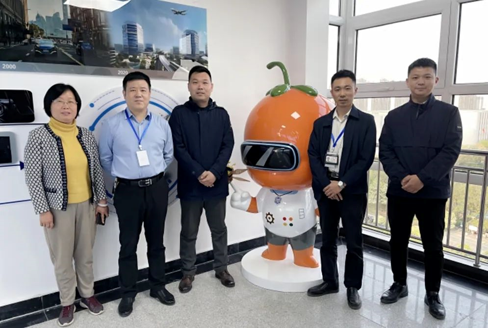 �����й��� | ���������߷õ���С�鵽�ü����³Ǵ�ѧ�Ƽ�԰���н���