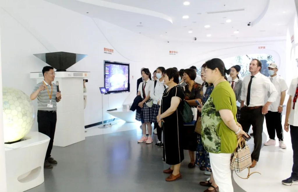 ��̨һ�й��ʲ�ʦ�����ý������ֲι�ѧϰ