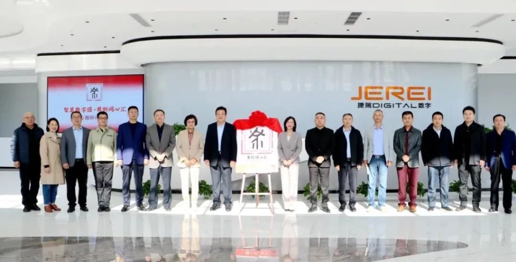 ���ǻ�����Բ�����ͬ�Ļ㡱�״�ר�����ֻ�ڽ������־���