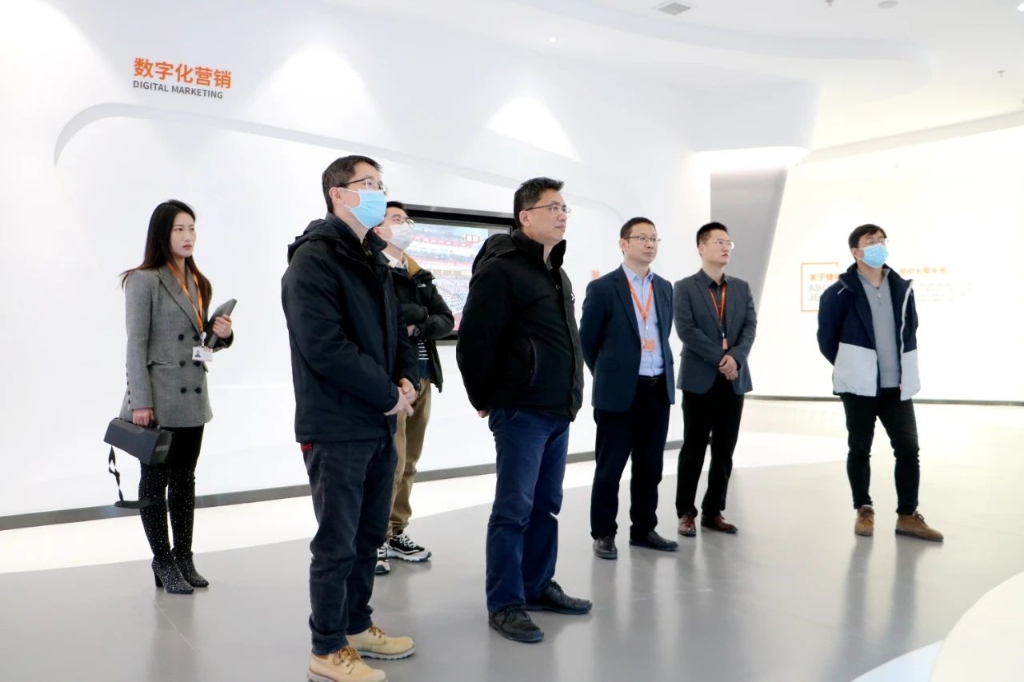 �Ϻ����������ɷ����޹�˾�о���������ɭһ�е��������ֲι۵���