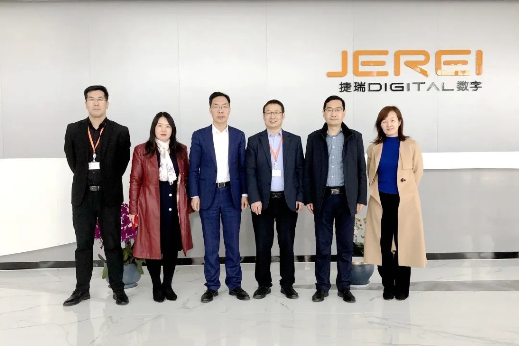 ɽ��ʡҽ�����Ժ���³�������һ�е��ý������֣�Ǣ̸ҽҩ��ҵ���ֻ�ת��